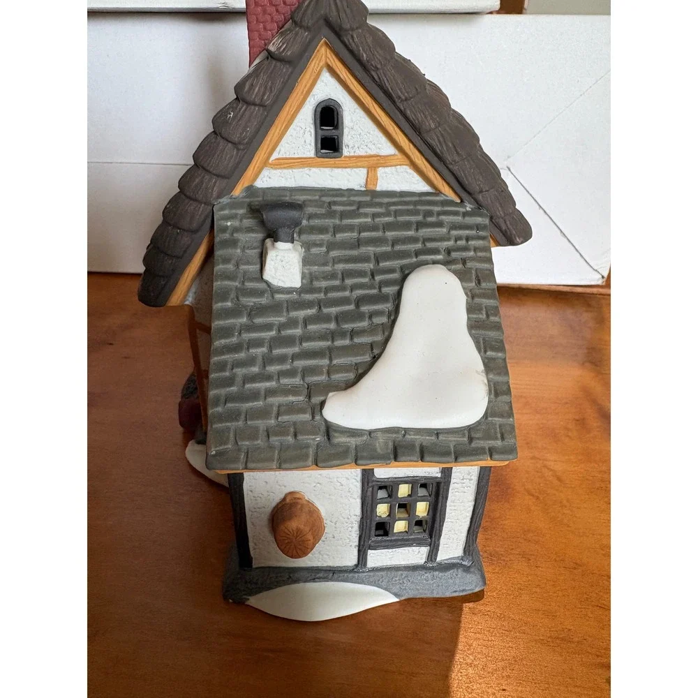 Department 56 Dickens Village OS Cottage Multicolor Mr & Mrs Pickle 5824-6